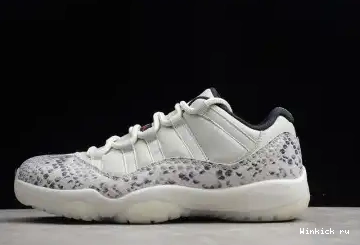 - RETRO SNAKE LOW BONE JORDAN LIGHT 11 0627